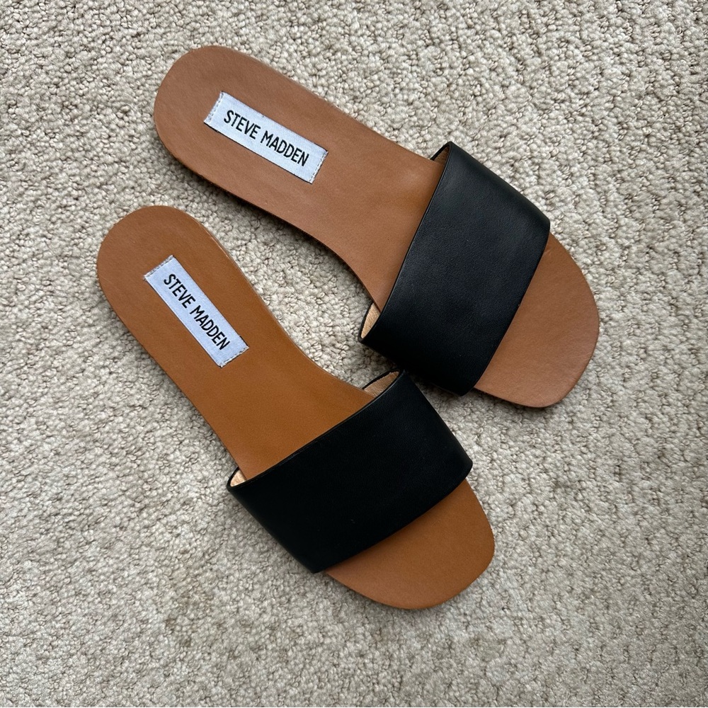 Steve Madden Black and Tan Slide Sandals